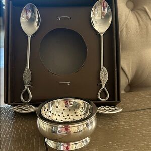 NWT Tea Strainer with leaf handles and with Leaf-Handle Spoons - Silver tone